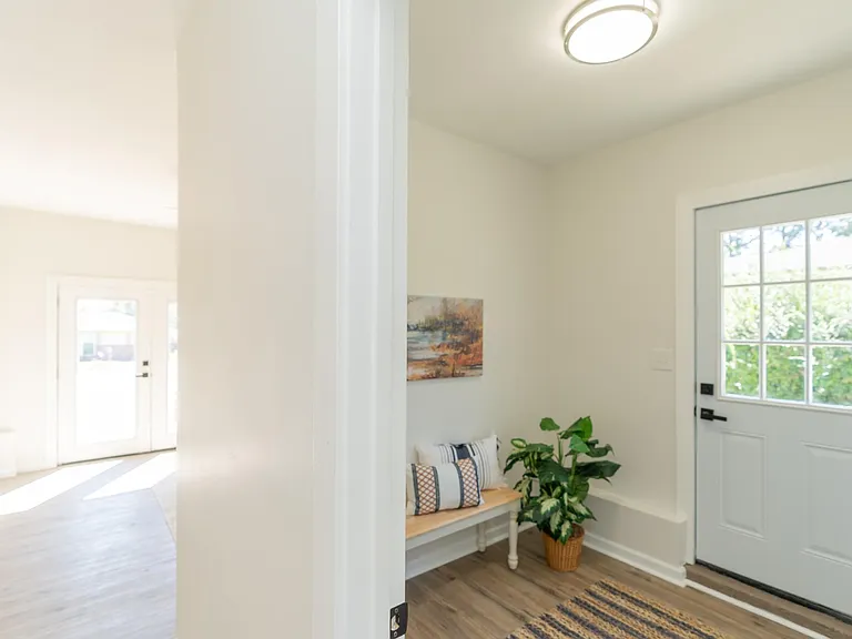 913 Woodmore Ter — Photo 31