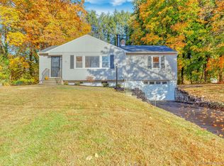 32 Rockview Dr, Cheshire, CT 06410