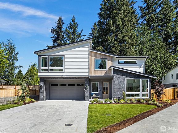 2nd image of 12813 NE 65th Lane