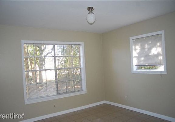 5th image of 4009A Washington Ave