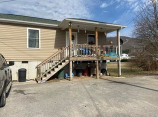 165 7th St, Rainelle, WV 25962