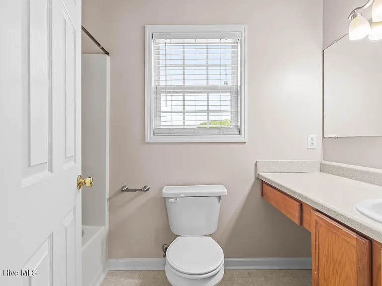 303 Mann St — Photo 26
