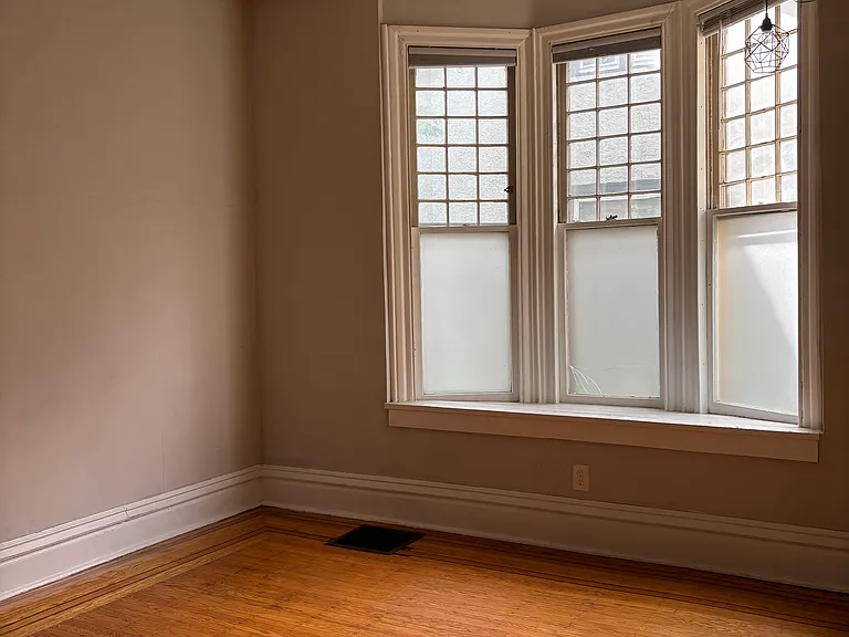 2413 Dupont Ave S #2 — Photo 7