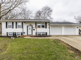 10 Crestview Ct, Le Roy, IL 61752