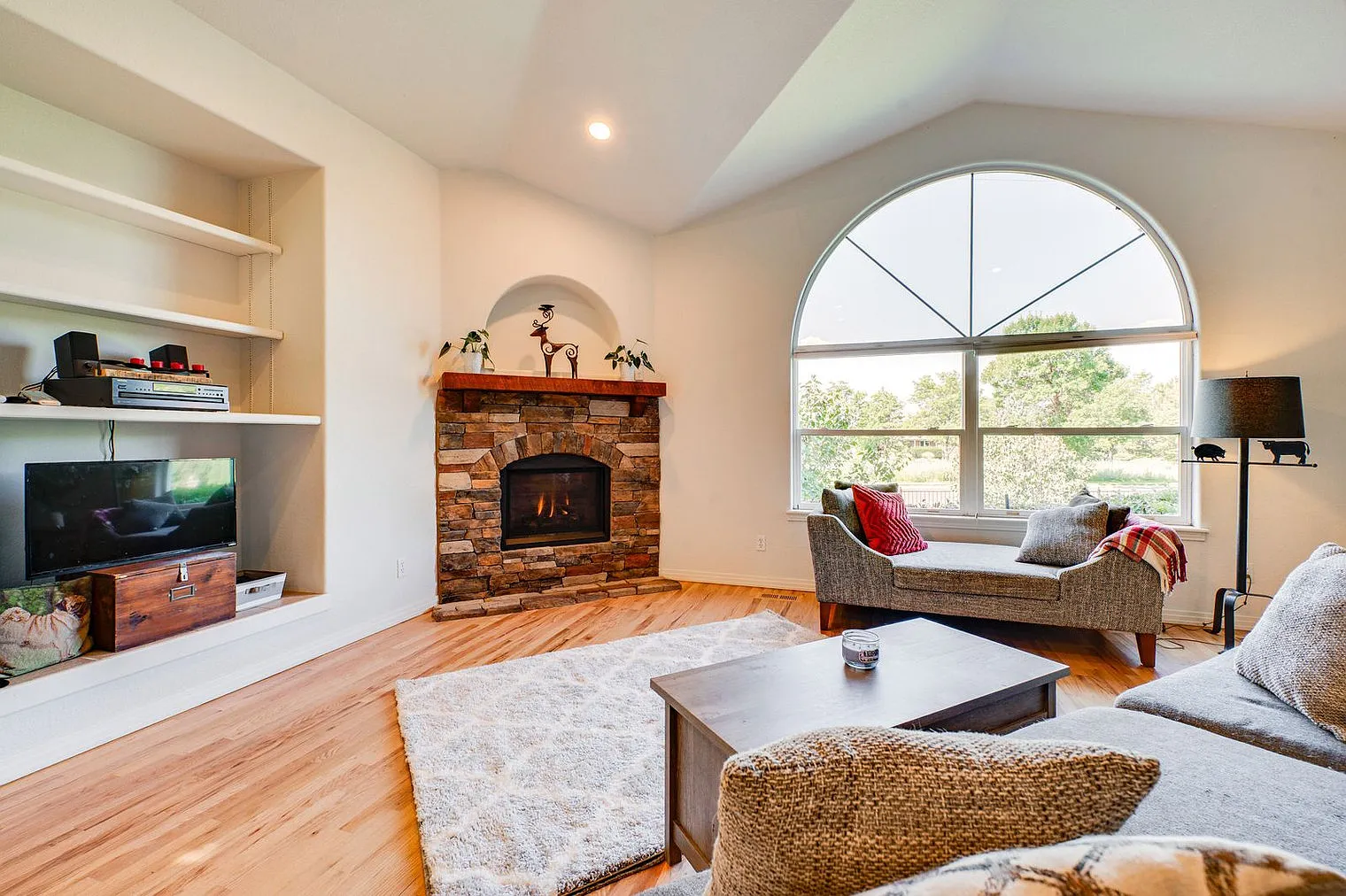 3 bed, 3.0 bath, 3046 sqft, $3,353 — Photo 1