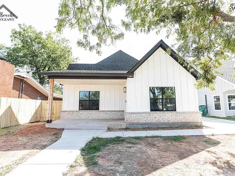 103 W Aldine St — Photo 1
