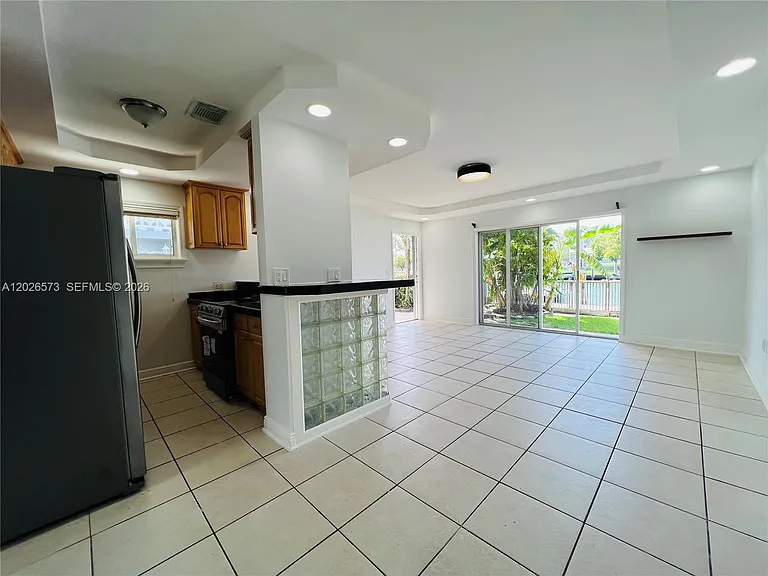 2033 Calais Dr #5 — Photo 3