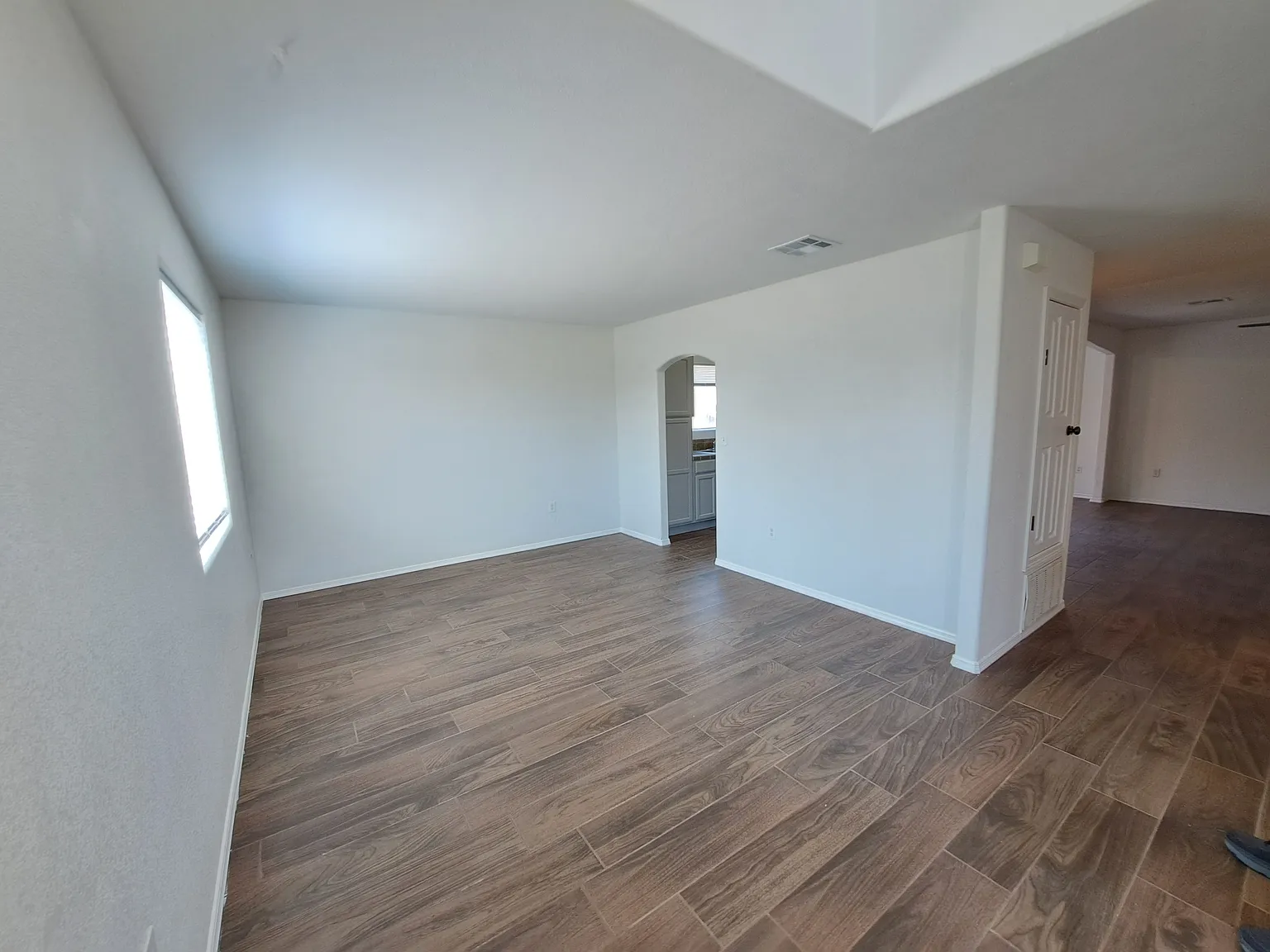 4 bed, 2.5 bath, 1836 sqft, $2,000 — Photo 2