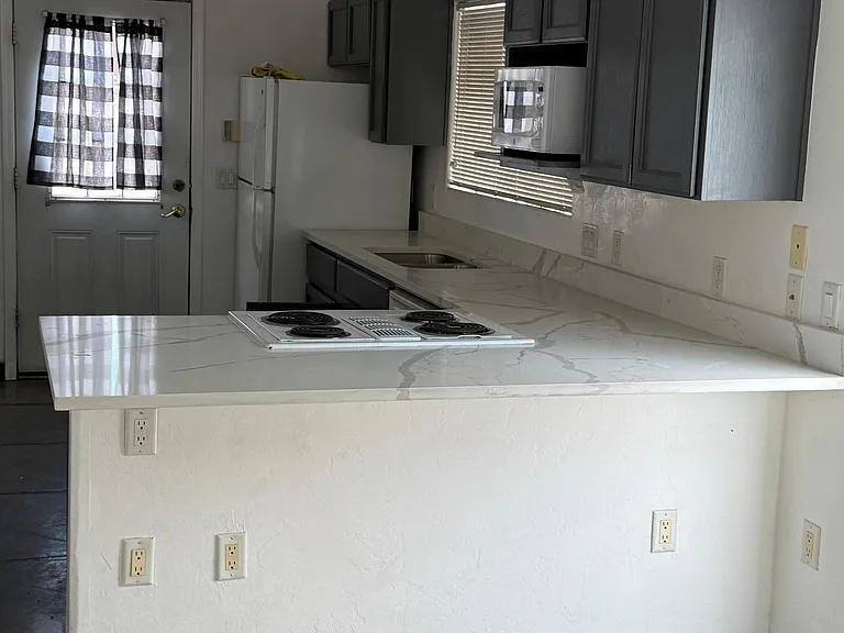 515 E Lester St — Photo 4
