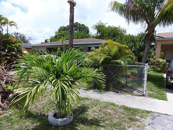 3rd image of 521 NE 174th St