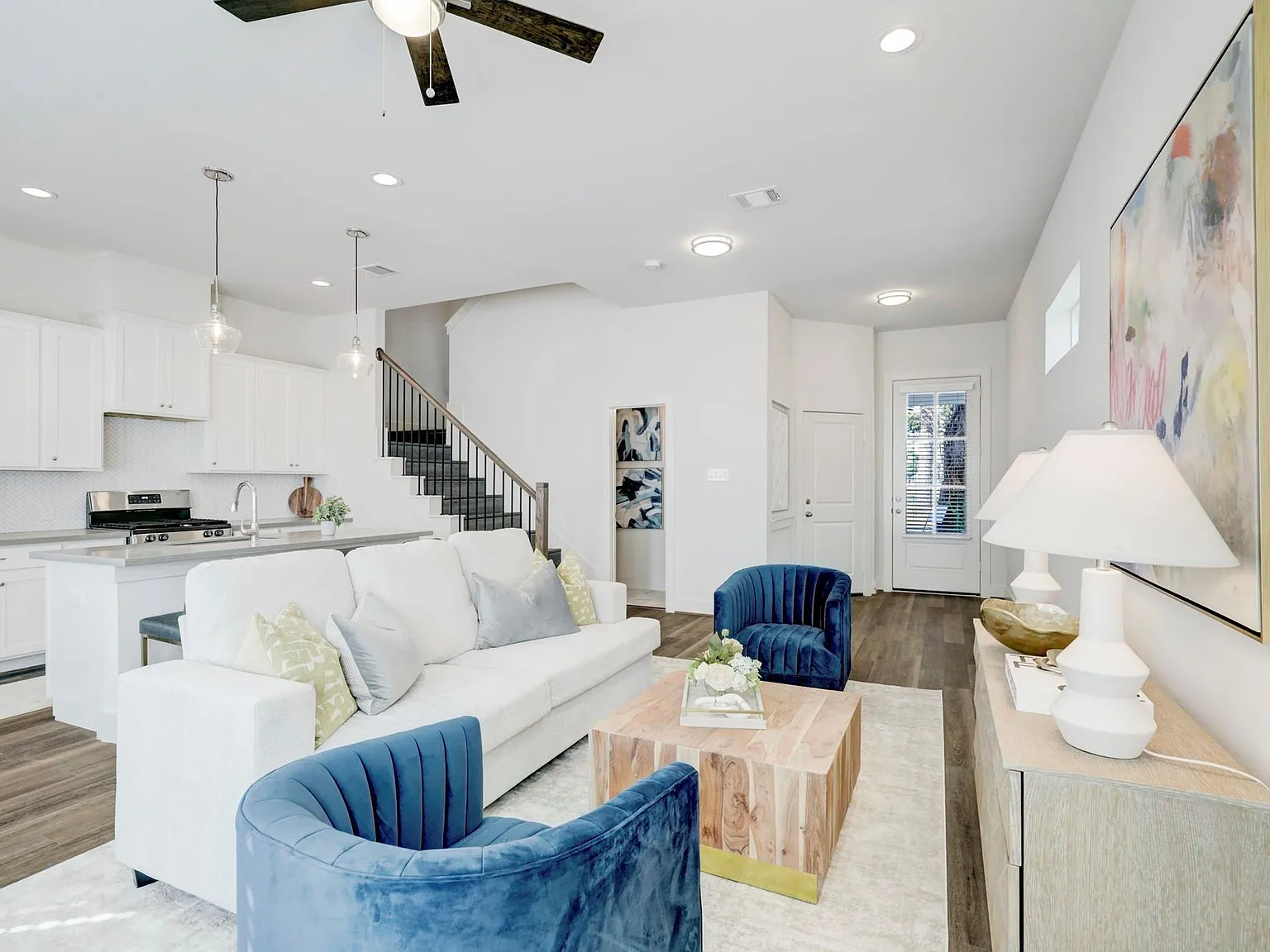 3 bed, 2.5 bath, 1712 sqft, $2,200 — Photo 4