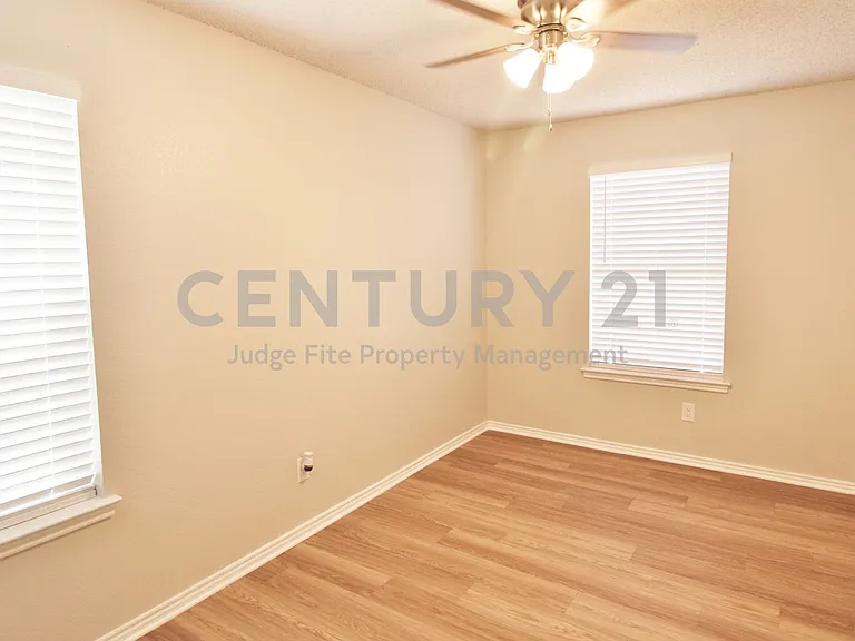 729 Rawlins Dr — Photo 8
