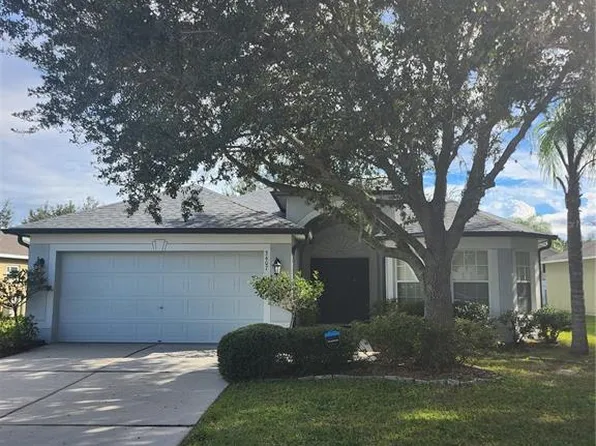 3407 Grove Blossom Ln, Plant City, FL 33567