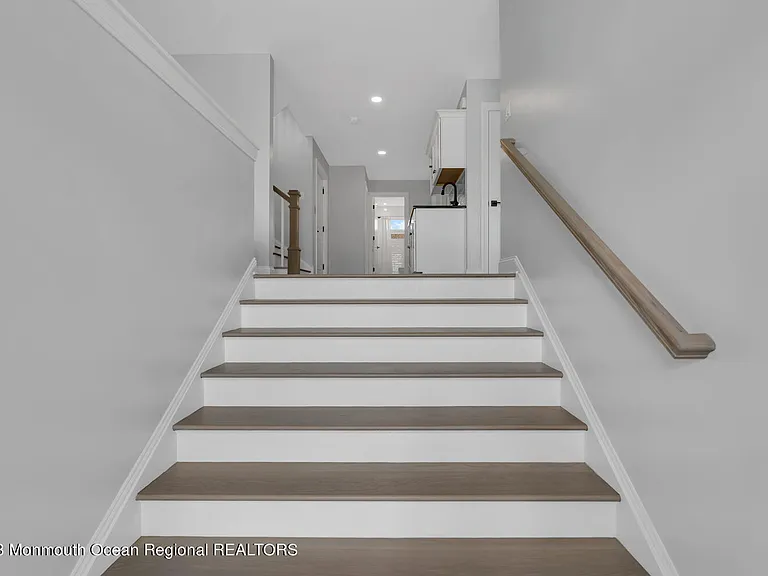 106 8th Ave — Photo 7