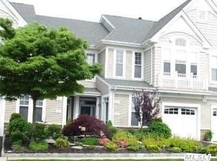 141 Symphony Dr, Lake Grove, NY 11755