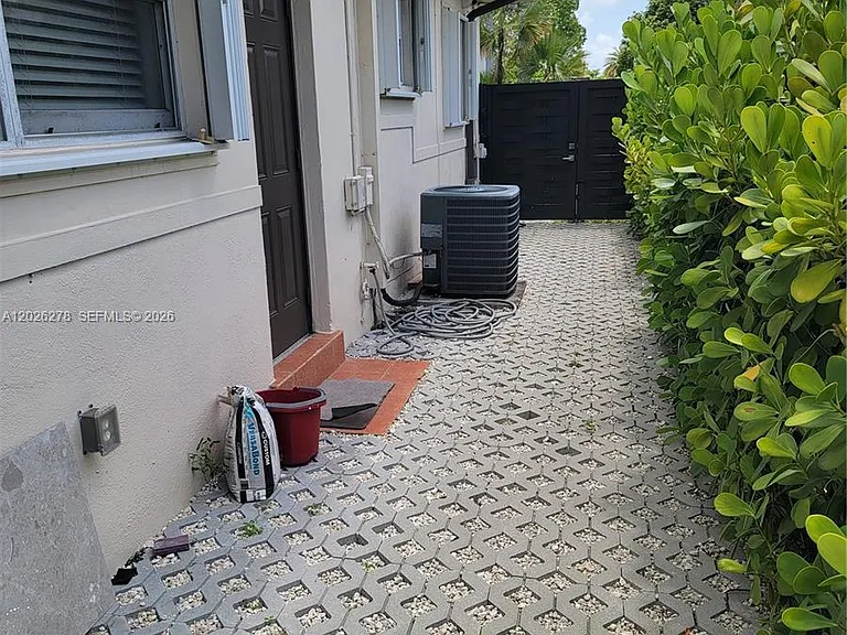 1052 SW 79th Ave — Photo 17