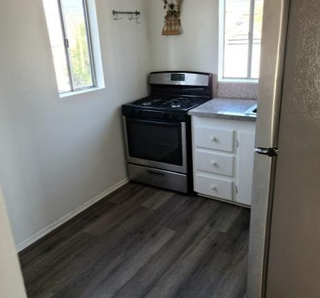 4th image of 929 Camulos St #1/2