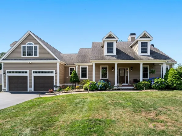 11 Regency Dr, Dracut, MA 01826