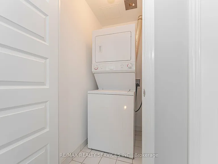 215 Queen St E #211 — Photo 24