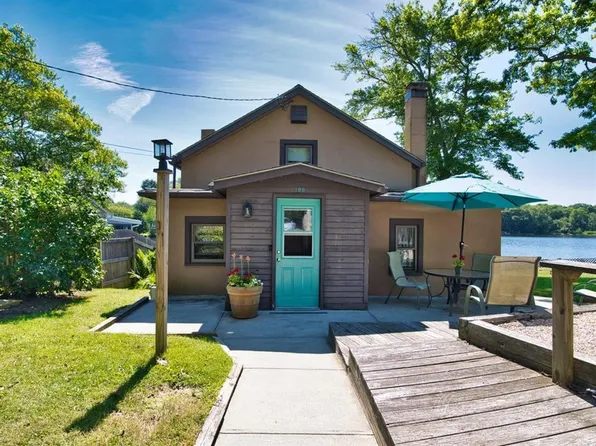 190 Pelletier Ln, Tiverton, RI 02878