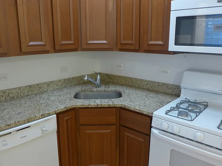 Cleveland Apartments — Photo 15