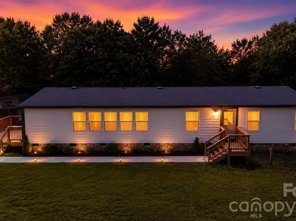 3585 Woodstream Dr, Maiden, NC 28650
