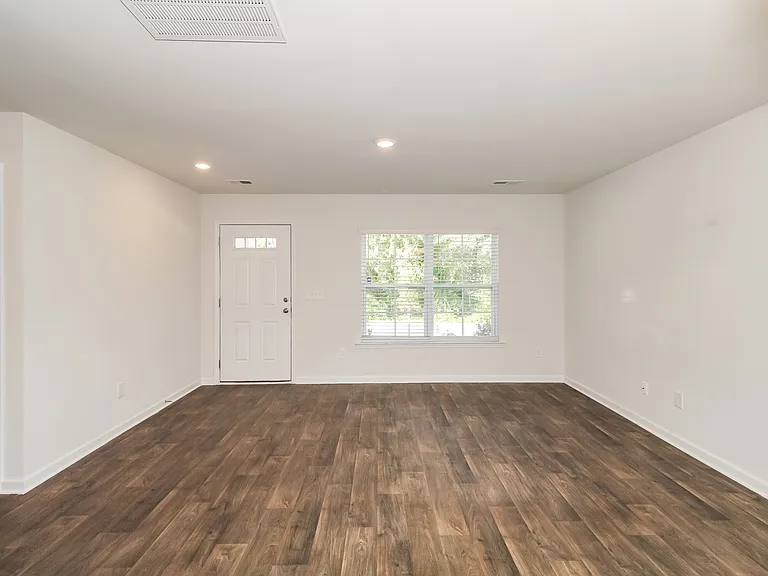 1304 Gardner St — Photo 6