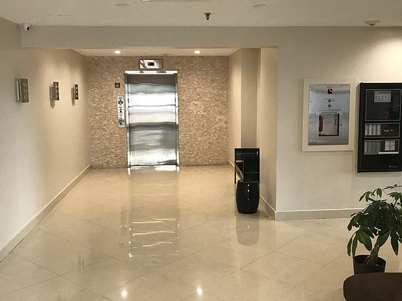 3rd image of 555 NE 30th St APT 602