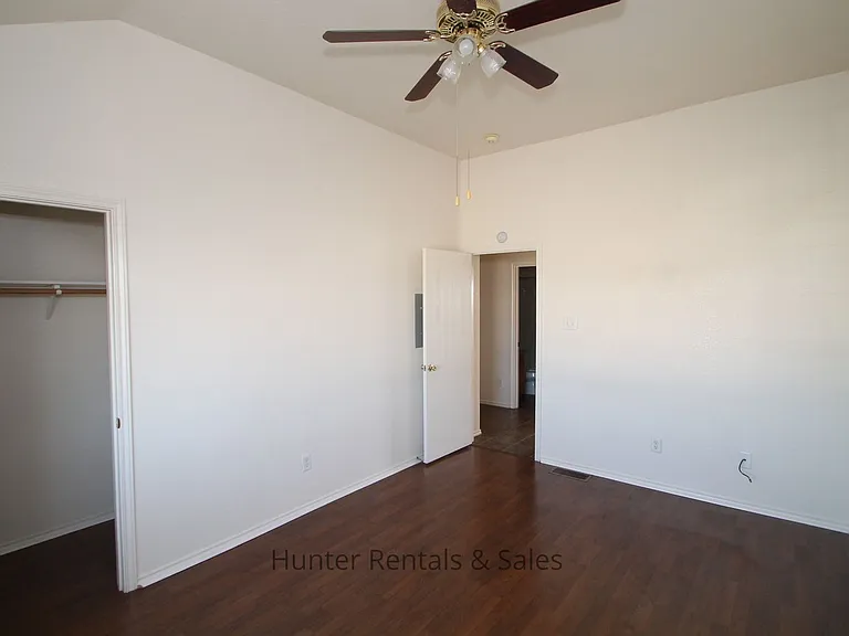 4506B Jeff Scott Dr — Photo 3