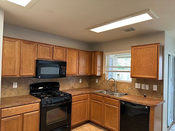 5th image of 17915 Alpine Brook Ln