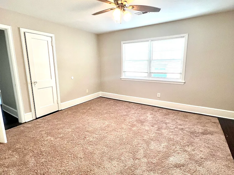 210 Pennsylvania Ave #2 — Photo 25