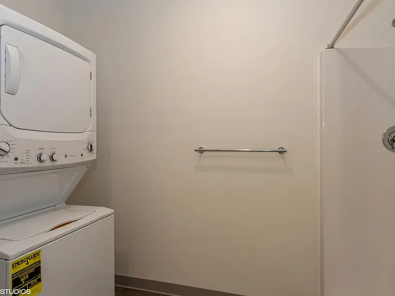 The Leo at the Hub Apartments — Photo 15