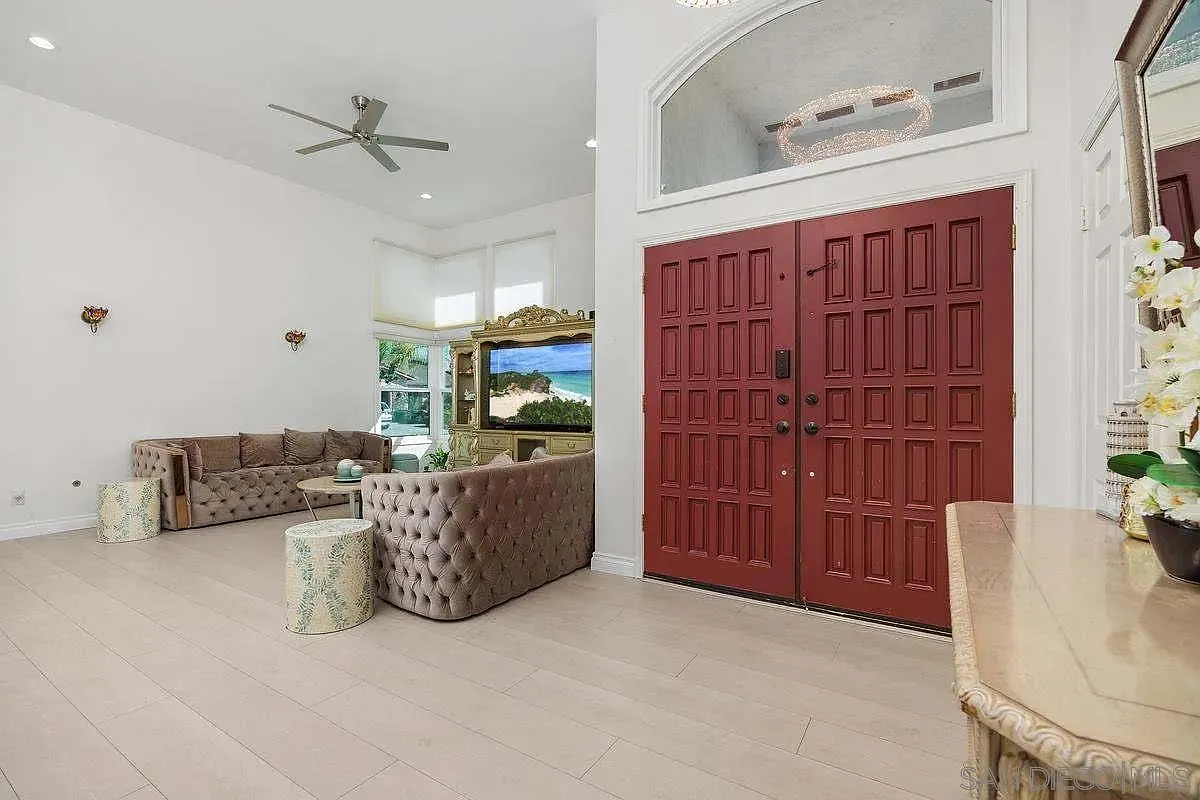 4 bed, 2.5 bath, 2480 sqft, $5,995 — Photo 3