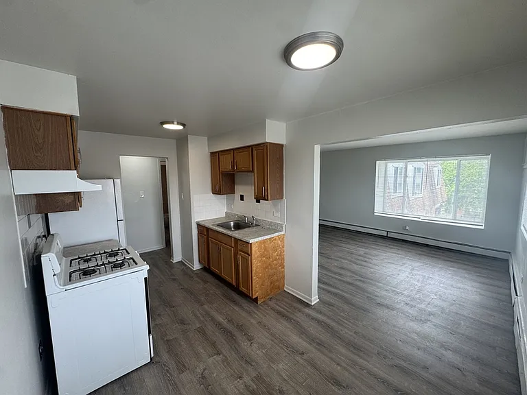 495 Madison Ave #3B — Photo 3