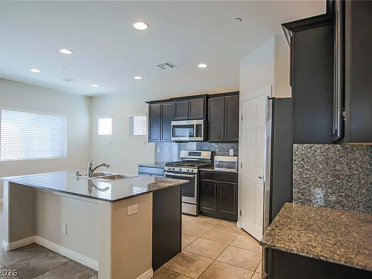 1143 Jesse Harbor Ave — Photo 12