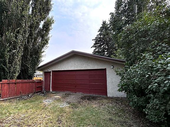 4th image of 8 Louise Cres SW