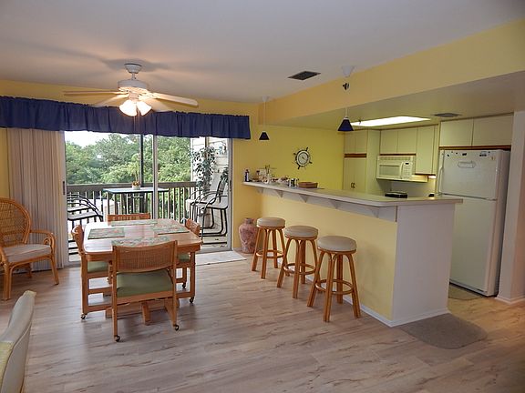 Light and Bright Kitchen