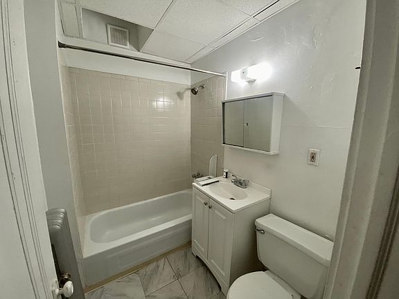 3rd image of 1351 West Blvd