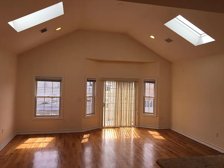 28 Leonard St #2 — Photo 2
