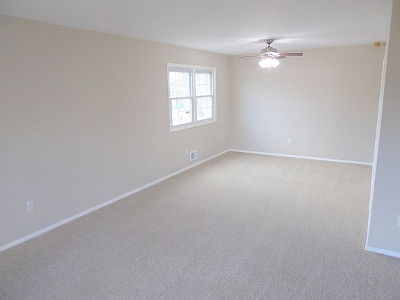 Living room/Dining Area