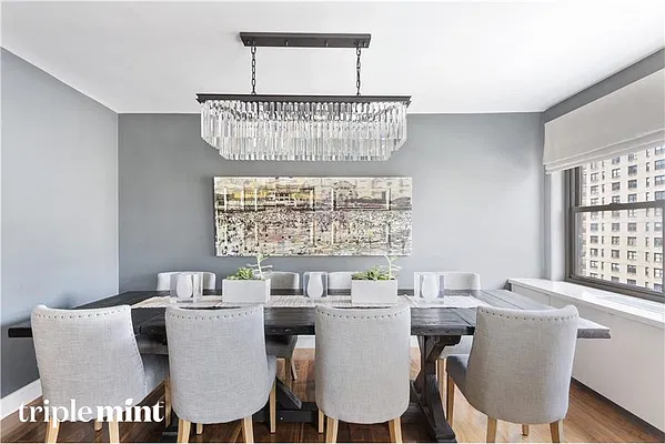 Sold by Triplemint | media 2