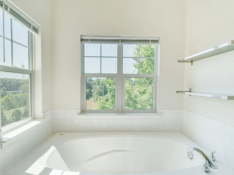 74 Pike Pl — Photo 29