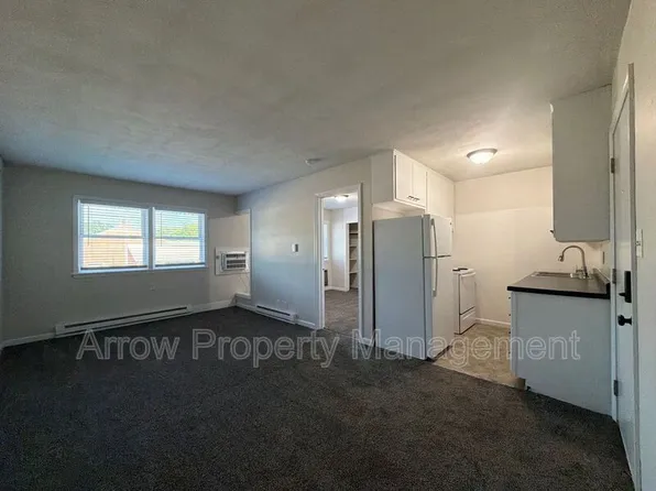 141 N 4th St, Tecumseh, NE