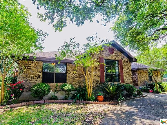 2nd image of 612 Admiral Benbow Ln
