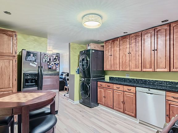 4th image of 518 W 42nd Pl