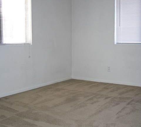 5th image of 906 S Farmer Ave APT A
