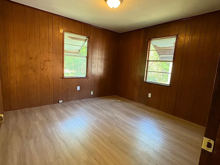 513 Sassafras Ave — Photo 9