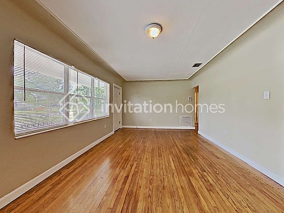 3rd image of 3930 30th Ave N