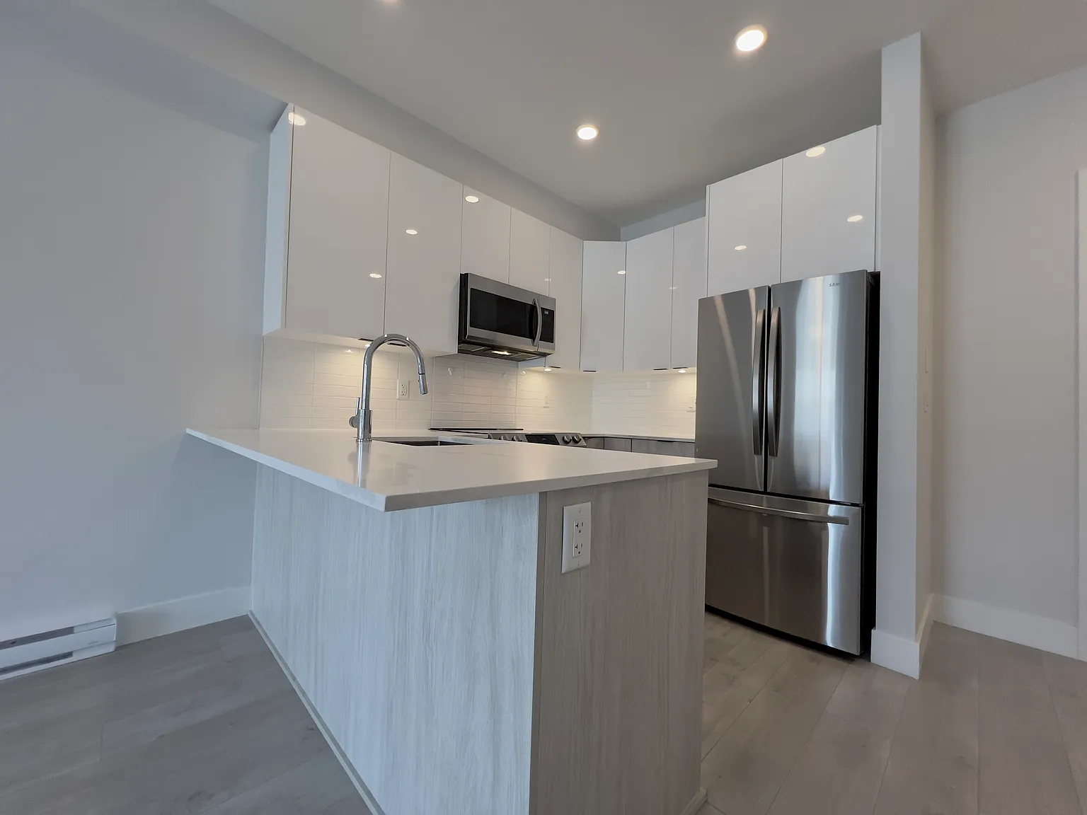 5486 199a St #413 photo 1