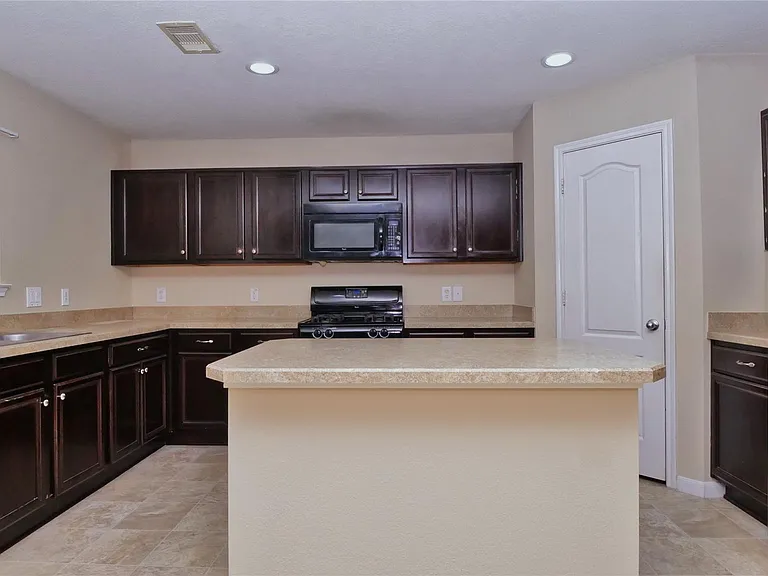 2923 Mustang Meadow Ln — Photo 10